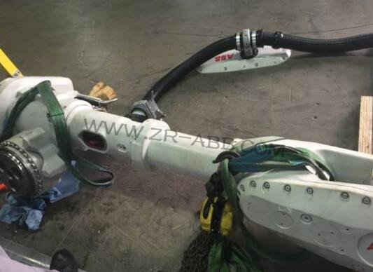ABB機(jī)器人二軸三軸減速機(jī)漏油維修更換步驟